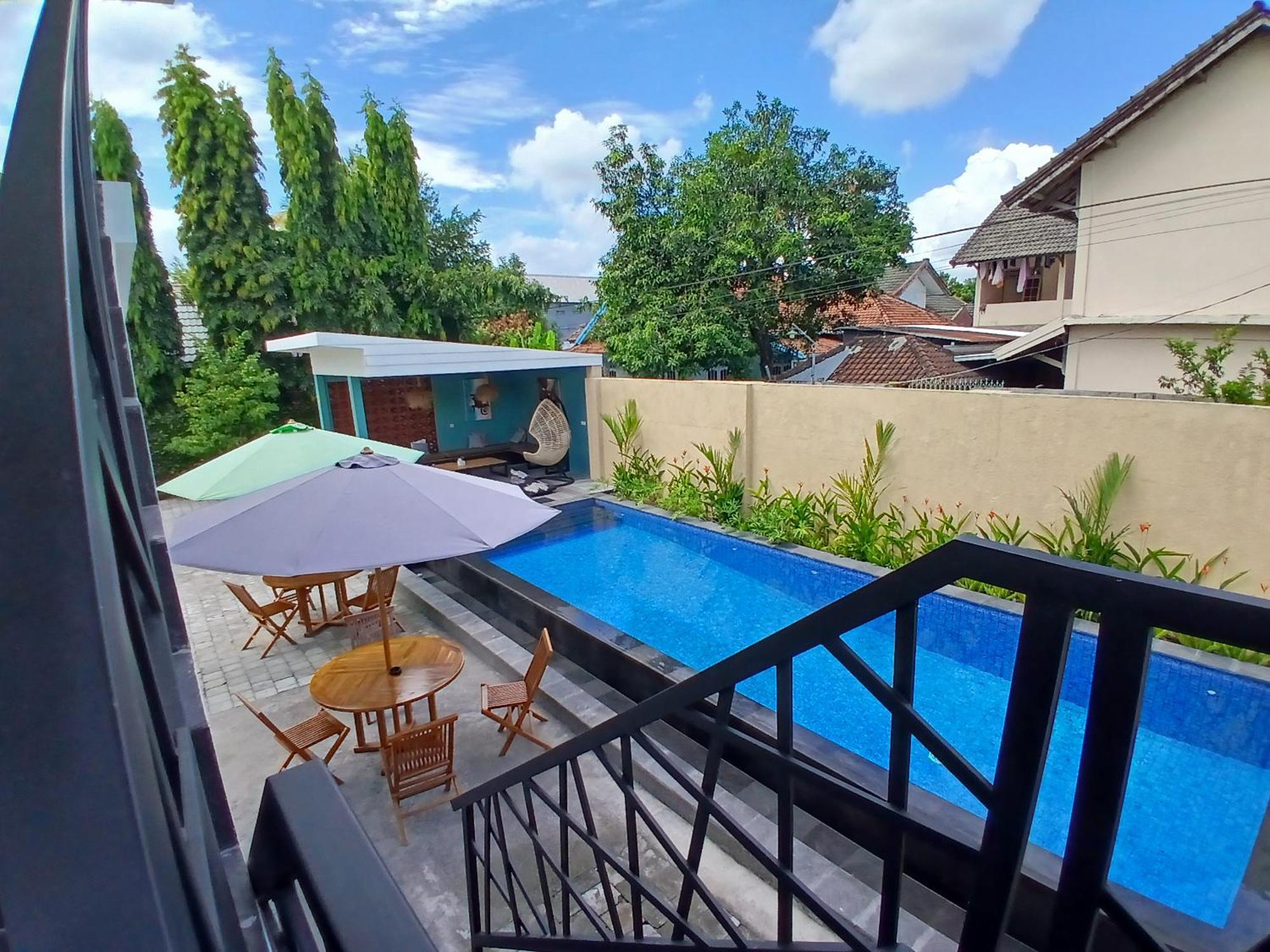 Zavana Rooms & Restaurant Tanjungkarang Exterior foto